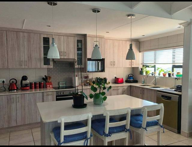 3 BEDROOM HOUSE FOR SALE IN ISLAND VIEW